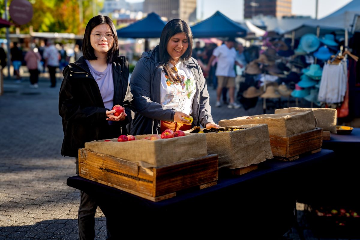 Two friends at the Salamanca market 