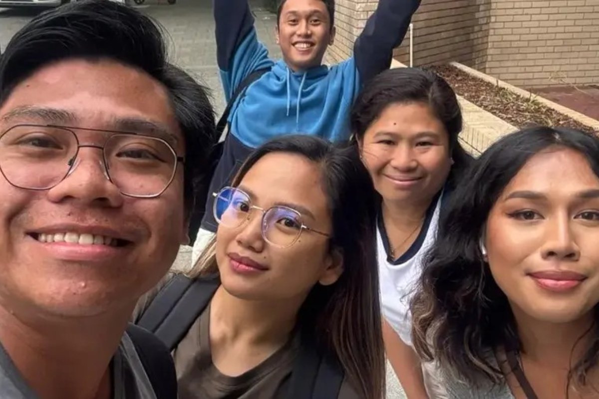 Kenneth taking a selfie with four other friends